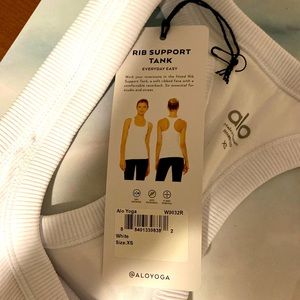 New Alo ribbed white tank with built in bra